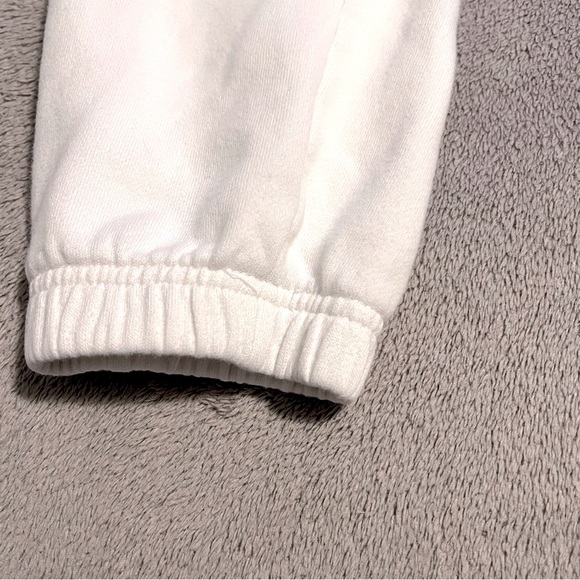 Joggers 🤍 - Picture 3 of 10